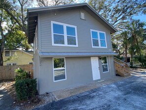 Exterior - Bradenton duplex near downtown pier, harbor, Riverwalk & beaches. Pet friendly! (Bradenton)
