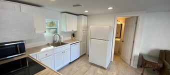 Bradenton duplex near downtown pier, harbor, Riverwalk & beaches. Pet friendly!