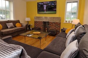 Flat-screen TV - Bramall House (Harrogate)