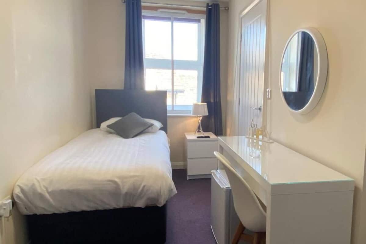 Single Room | Premium bedding, desk, laptop workspace, iron/ironing board