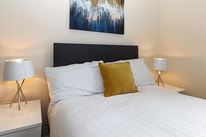 Economy Double Room | Premium bedding, desk, laptop workspace, iron/ironing board - Bramall House (Harrogate)