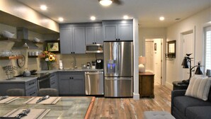 Interior - Newly renovated carriage house walking distance to King Street, parks, and more! (Charleston)