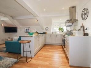 雪櫃、洗碗機、電熱水壺、多士爐