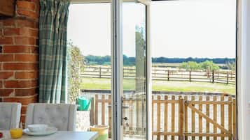 Cottage | Outdoor dining