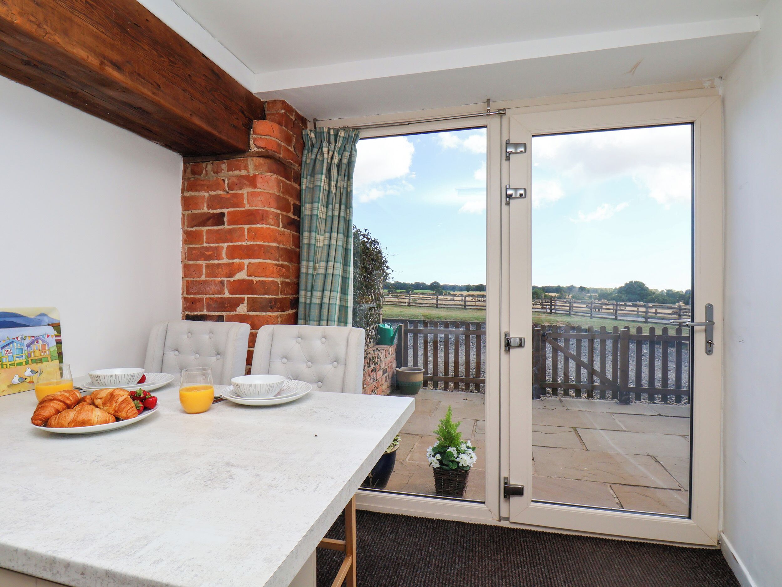 Cottage | Dining