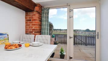 Cottage | Dining