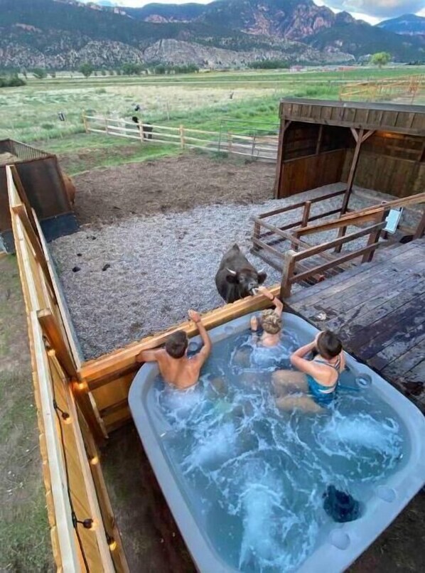 Outdoor spa tub