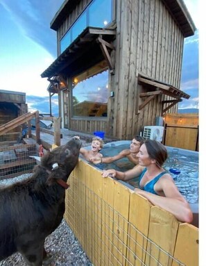 Outdoor spa tub - #3 Zion Tiny Home-Grand Ranch-Mini Animal Farm-One of a Kind Farm Stay (Cedar City)