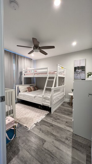 3 bedrooms, iron/ironing board, WiFi, bed sheets