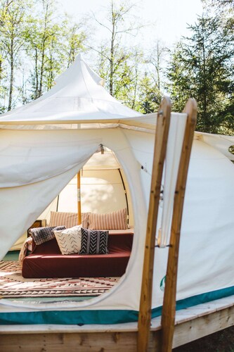 Lakefront Farm Glamping & Sauna Experience