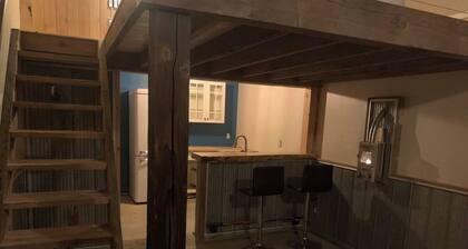 Tiny house & Bubble Sauna on Lakefront Farm Oasis