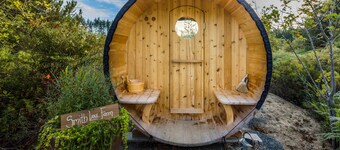 Wild Rose Lake Front Glamping and Sauna - Dog friendly Site!