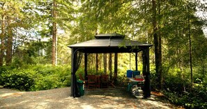 Property grounds - The Foxglove Glamping Tent (Merville)