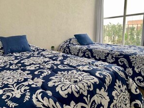 2 habitaciones, tabla de planchar con plancha y wifi gratis 