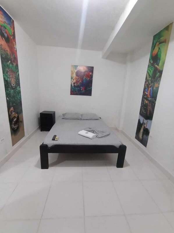 Basic Single Room | Bathroom | Shower, free toiletries, towels