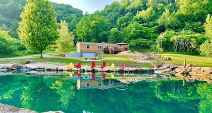 Longview Lodge 6 Bedrooms with Hot Tub & Swimming Pond, firepit, & pool table