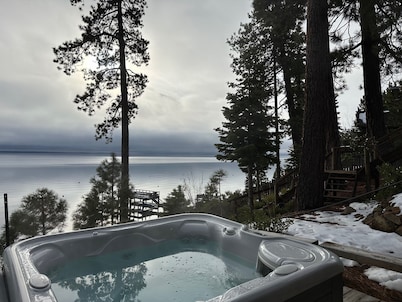 Rustic Lake Front Family Cabin with Beautiful Views
