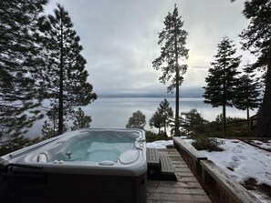 Outdoor spa tub - Rustic Lake Front Family Cabin with Beautiful Views (Carnelian Bay)