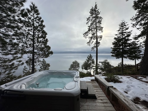 Rustic Lake Front Family Cabin with Beautiful Views