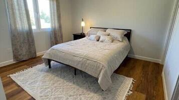 3 soverom, safe på rommet, skrivebord og strykejern/-brett