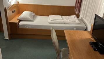 Economy Single Room, 1 Bedroom, Non Smoking | Desk, soundproofing, bed sheets