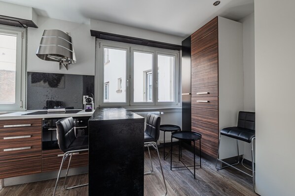 Fridge, microwave, oven, dishwasher - Studio Or - Mignon petit studio au cœur de la Krutenau (Strasbourg)