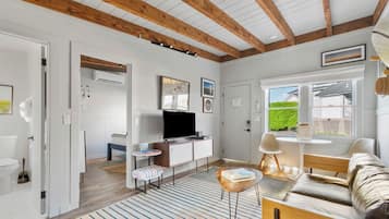 Deluxe Bungalow, Partial Sea View | Living area | Smart TV