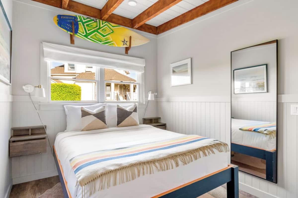 Bungalow Deluxe, vista mare parziale | 1 camera, lenzuola Frette, biancheria da letto di alta qualità