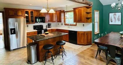 Hidden River Lodge at Hawk Mountain