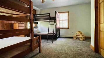 3 Schlafzimmer, Schreibtisch, kostenloses WLAN, Bettwäsche
