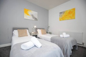 2 bedrooms, iron/ironing board, WiFi (free), bed sheets