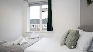 2 bedrooms, iron/ironing board, free WiFi, bed sheets