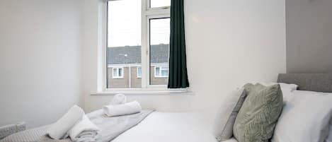 2 bedrooms, iron/ironing board, free WiFi, bed sheets