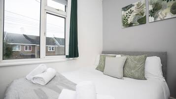 2 bedrooms, iron/ironing board, free WiFi, bed sheets