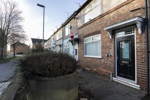 Exterior - Prescott House by Our Home Short Stays (Darlington)