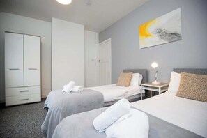 2 chambres, fer et planche à repasser, Wi-Fi gratuit, draps fournis