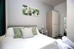 2 bedrooms, iron/ironing board, WiFi (free), bed sheets