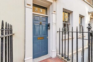 Exterior detail - One-Bedroom Abode With A Balcony In Central London (London)