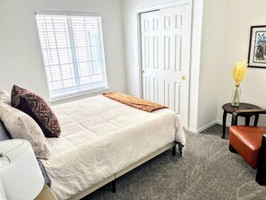 3 bedrooms, in-room safe, desk, free WiFi