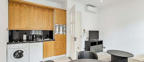 冰箱、烤箱、炉灶、厨具/餐具