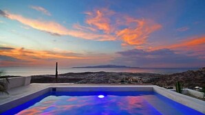 A swimming pool with a sunset view. - Unique Unit-Private Pool,Isla Espiritu Santo VIEW! (La Paz)
