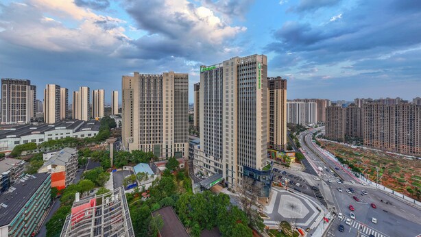 A high-rise building complex with multiple residential towers, a central plaza, and surrounding greenery. - Holiday Inn Express Changsha Yuhua by IHG (Changsha)