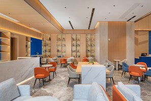 Lobby sitting area - Holiday Inn Express Changsha Yuhua by IHG (Changsha)
