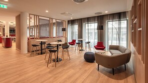 Free daily buffet breakfast - Holiday Inn Express Heilbronn by IHG (Heilbronn)
