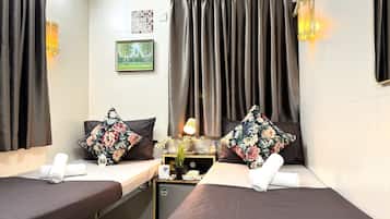 Standard Twin Room | Desk, iron/ironing board, free WiFi, bed sheets