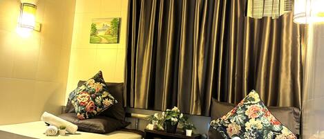 Bureau, fer et planche à repasser, Wi-Fi gratuit, draps fournis