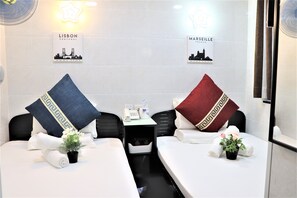 مكتب ومكواة/لوح كي وواي فاي مجانًا وملاءات أسرّة