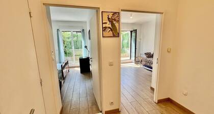 Logement Entier Calme : 2pieces 45m2 + Terrasse 13m2 Avec Parking, 5min Metro