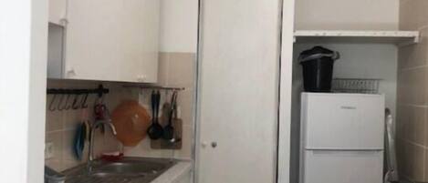 Microwave, oven, toaster, cookware/dishes/utensils