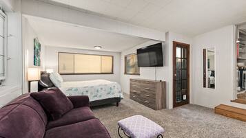 2 bedrooms, desk, iron/ironing board, free WiFi